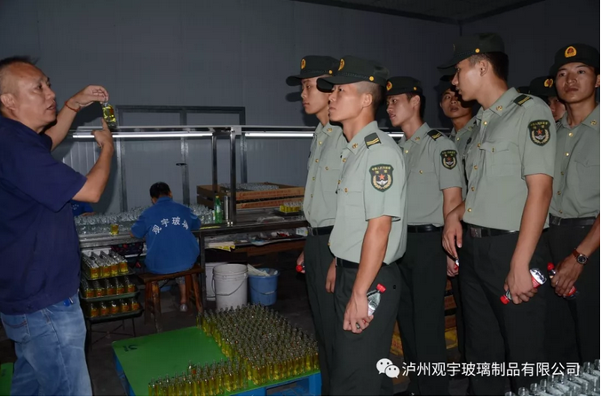 1536714735778539.png 乳白玻璃酒瓶.png