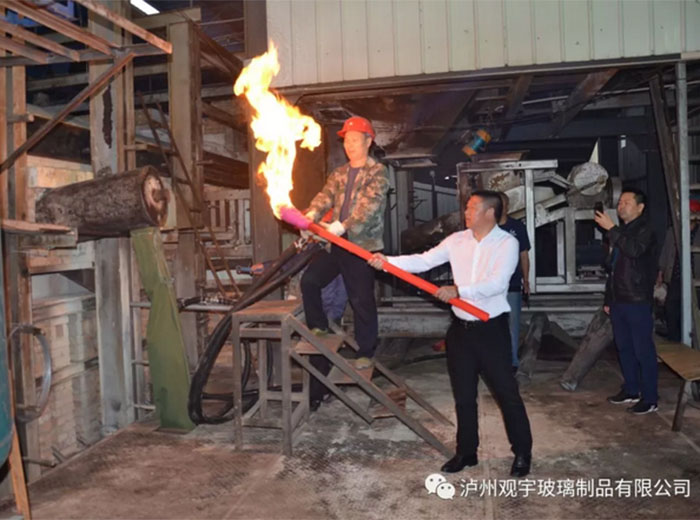 MK官网玻璃一车间点火仪式隆重举行