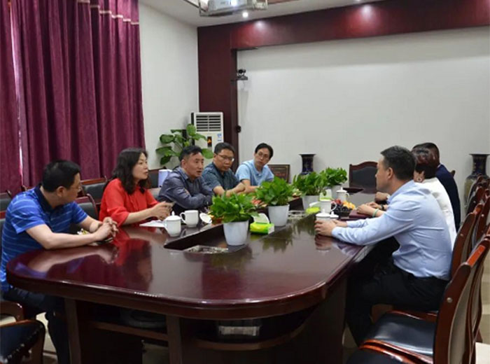 遵义市和平经济开发区领导莅临MK官网玻璃考察