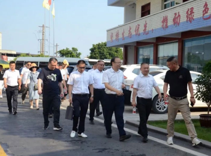 叙永县委常委申刚一行莅临MK官网集团总部基地调研