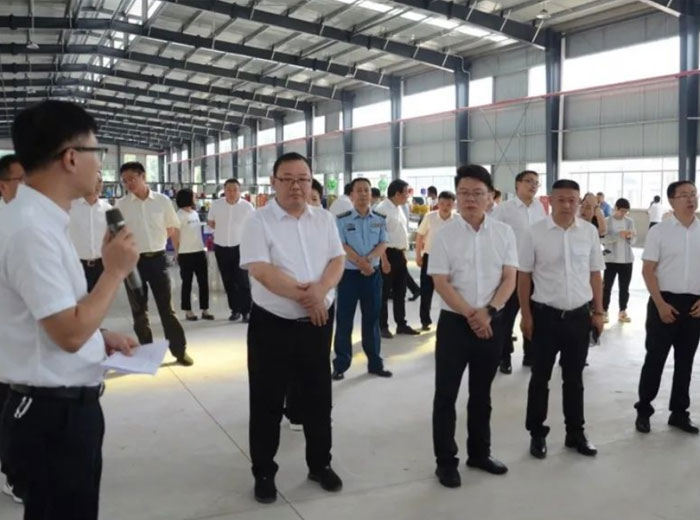 隆昌市副书记任伟一行莅临MK官网实业生产基地调研