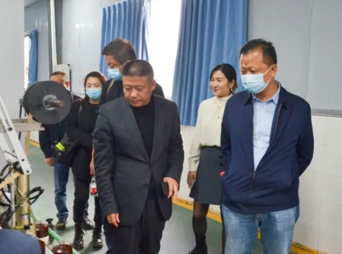 四川全兴酒业领导莅临MK官网玻璃集团交流